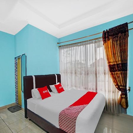 Oyo 90509 Nadia Hotel Pematangsiantar Esterno foto