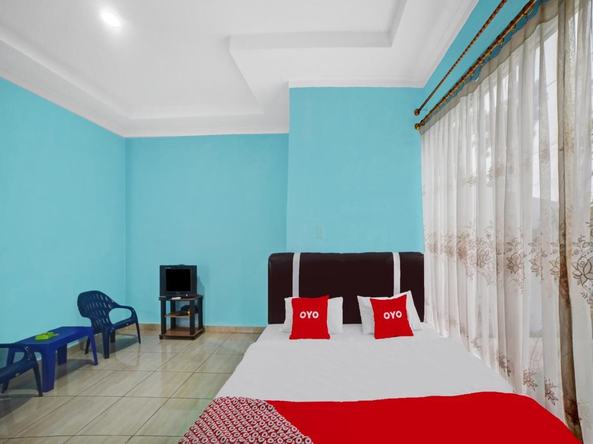 Oyo 90509 Nadia Hotel Pematangsiantar Esterno foto